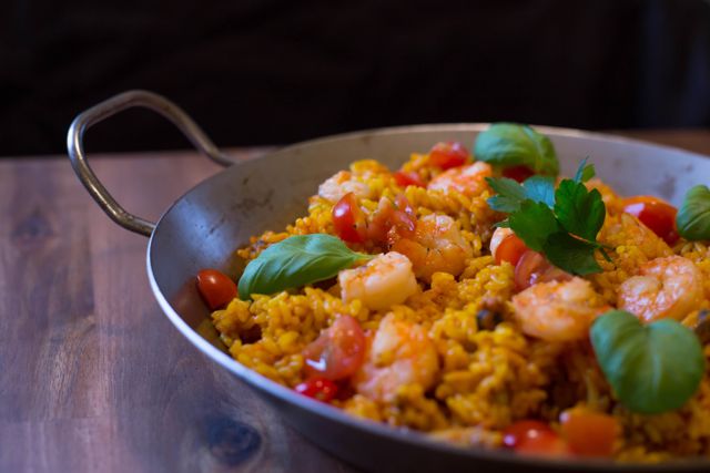 Paella mit Garnelen in der Taberna Tapas Bar